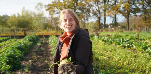 Drie jonge boeren starten samen een boerderij aan de rand van Reeshof Febe de Jong boer bij Klein Tilburg kopie