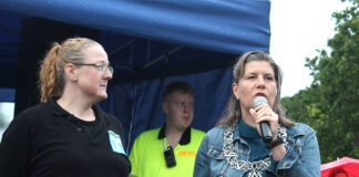 Burgemeester Fleur Gräper geeft startschot Tilburgse avondvierdaagse in Reeshofpark 10 juni 2026
