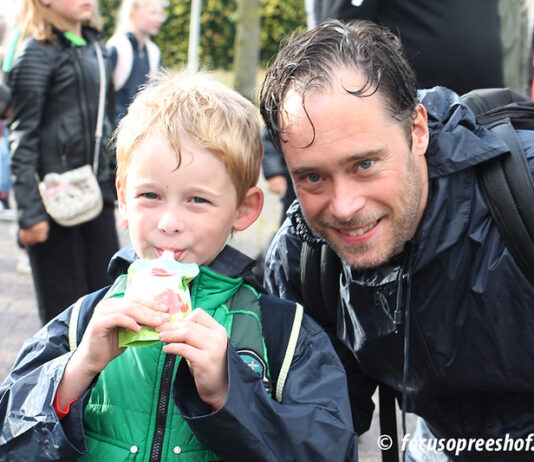 Aiden en Jordy Sweep bij Tilburgse avondvierdaagse op 10 juni 2026.