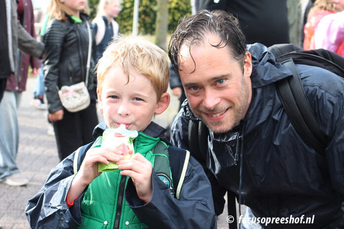 Aiden en Jordy Sweep bij Tilburgse avondvierdaagse op 10 juni 2026.